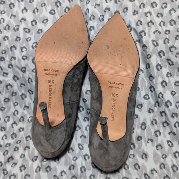 👠 Chic Gray Suede Manolo Blahnik Stilettos for Sale! 👠 - Picture 4 of 4